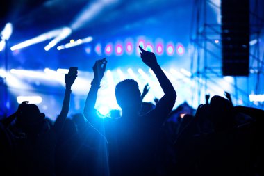 Konserde kalabalık