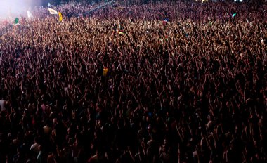 Konserde kalabalık