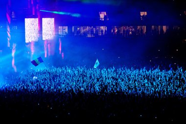 Konserde kalabalık