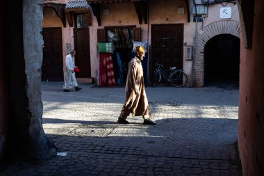 MARRAKESH, FOCCO - 4 ARALIK 2025: Marakeş 'te garson