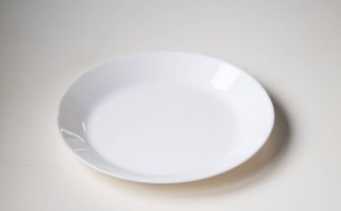 emty beyaz plaka beyaz üzerinde