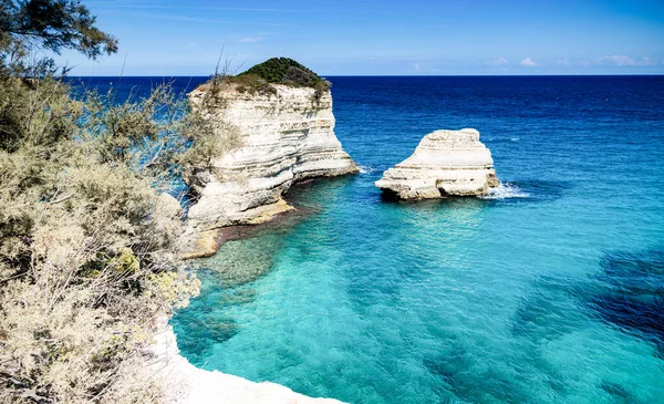 Faraglioni di Sant 'Andrea Salento İtalya' da