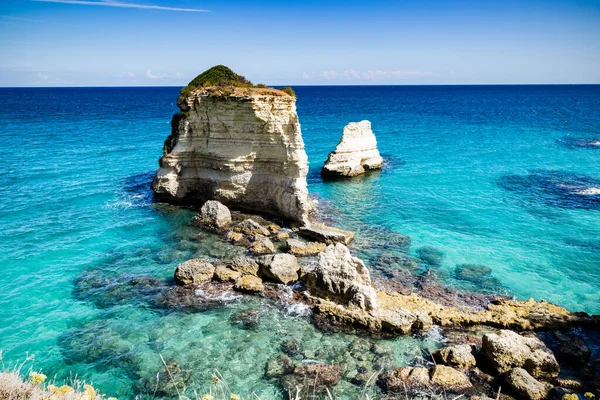 Faraglioni di Sant 'Andrea Salento İtalya' da