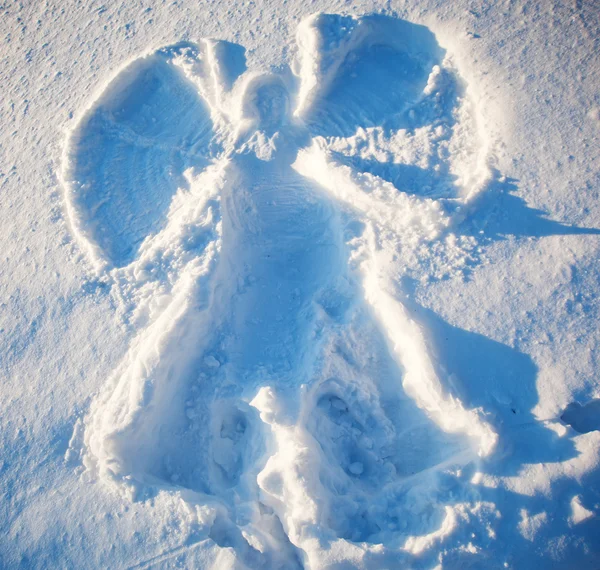 Snow angel - zimní svátky koncept — Stock fotografie