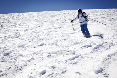 Adam kayak yamacında - kış tatil