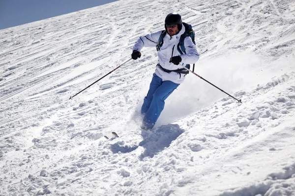 男子滑雪坡--寒假 — 图库照片