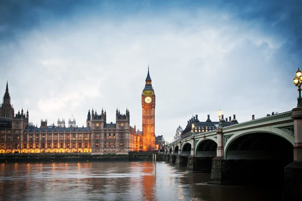 Big Ben Clock Tower och parlamentet huset vid city of westminster, — Stockfoto