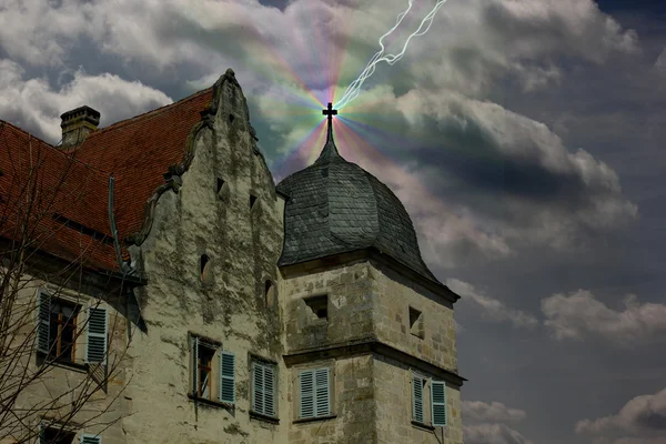 Stary zamek w świetle mistyk — Zdjęcie stockowe