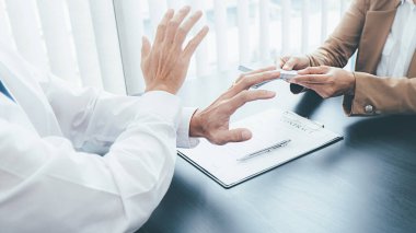 İş adamı sözleşmeye, rüşvete ve yolsuzluk kavramına para yatırmayı reddediyor