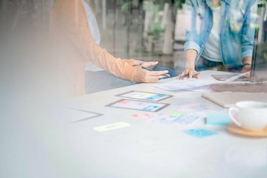 Uygulama planlaması ve şablon düzeni, cep telefonu için çerçeve geliştirme yaratıcı Web Tasarımcısı. Kullanıcı deneyimi (Ux) kavramı.