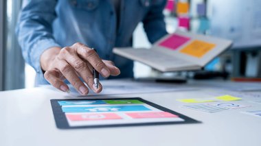 Uygulama planlaması ve şablon düzeni, cep telefonu için çerçeve geliştirme yaratıcı Web Tasarımcısı. Kullanıcı deneyimi (Ux) kavramı.