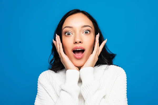 Surprised Woman Open Mouth Looking Camera Isolated Blue — Stock Photo, Image