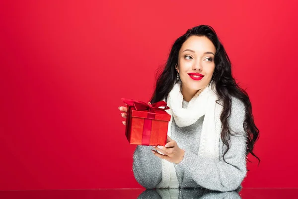 Joyful Brunette Woman Sweater Holding Christmas Present Isolated Red — Stock Photo, Image