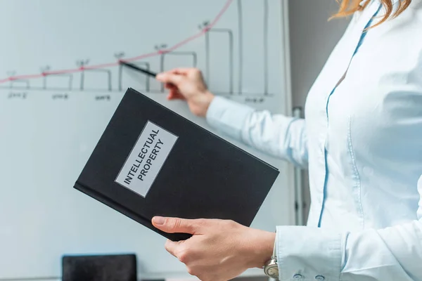 Cropped View Lawyer Holding Book Intellectual Property Lettering Pointing Pen — Stock Photo, Image