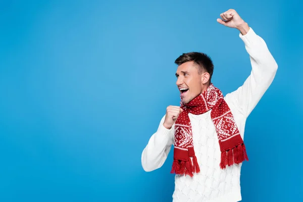 Eccitato Giovane Uomo Adulto Con Mani Aria Indossa Maglione Maglia — Foto Stock