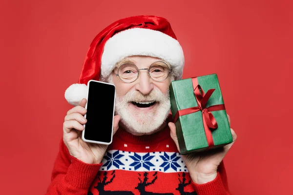Smiling Man Santa Hat Holding Present Smartphone Blank Screen Isolated — Stock Photo, Image