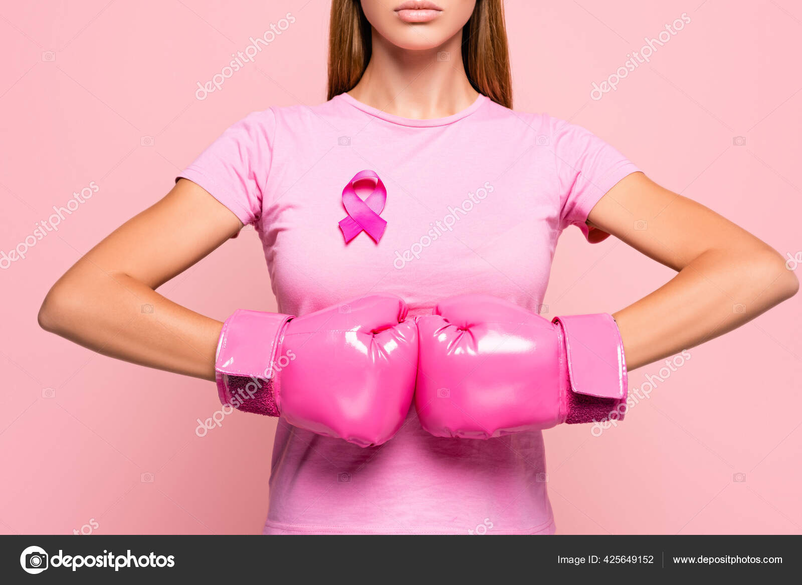 带着乳腺癌意识标志的戴拳击手套的女性的局部视图用粉色隔开 图库照片 C Igorvetushko