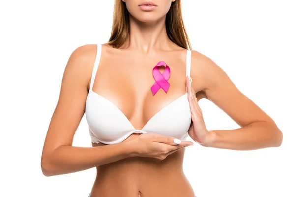 年轻女子穿着粉色的乳癌彩带触摸胸罩的剪影 — 图库照片