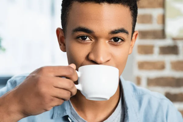 Young African American Man Holding Cup Drinking Coffee — Stock Photo, Image