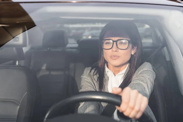 Young Businesswoman Formal Wear Eyeglasses Driving Car Blurred Foreground — Stock Photo, Image