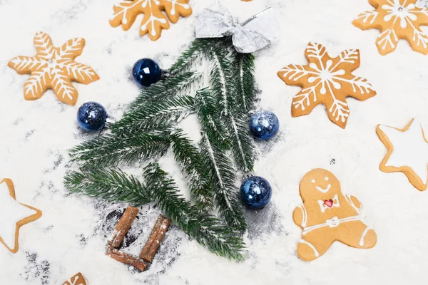 Top View Christmas Tree Gingerbread Cookies Snow — Stock Photo, Image