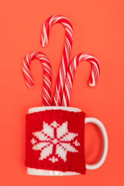 Top View Candy Canes Mug Red Background — Stock Photo, Image