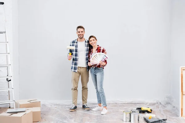 Full Length Happy Young Couple Paint Roller Color Palette Looking — Stock Photo, Image