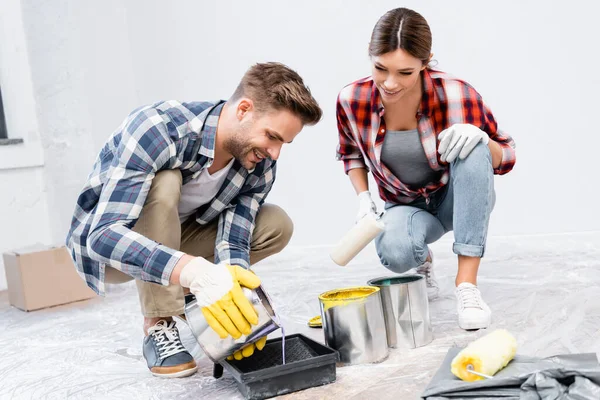 Full Length Smiling Young Man Pouring Paint Roller Tray Woman — Stock Photo, Image