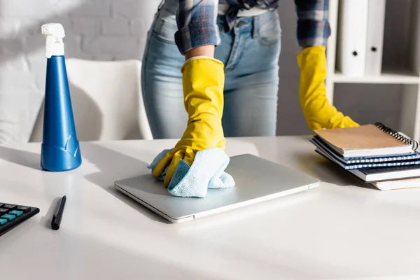 Cropped View Woman Rubber Gloves Cleaning Laptop Detergent Notebooks Blurred — Stock Photo, Image