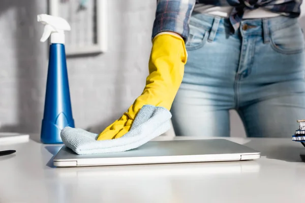 Cropped View Woman Rubber Glove Cleaning Laptop Bottle Detergent Blurred — Stock Photo, Image