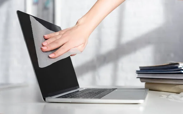 Cropped View Woman Cleaning Screen Laptop Napkin Notebooks Blurred Background — Stock Photo, Image