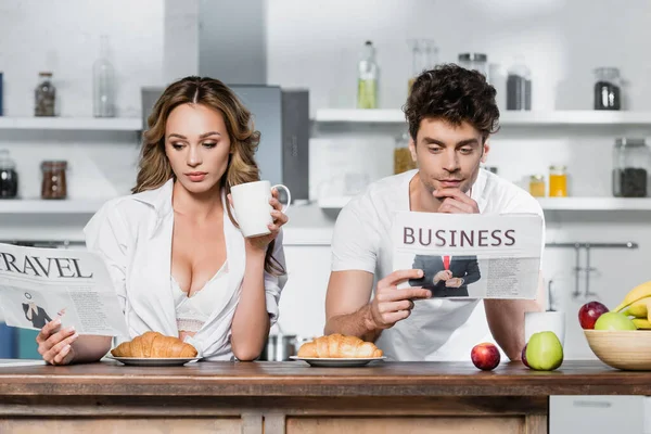 Man Reading Business Newspaper Breakfast Sexy Girlfriend Cup Kitchen — Stock Photo, Image