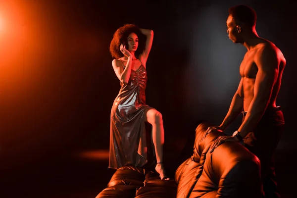 Shirtless African American Man Standing Couch Looking Seductive Woman Black — Stock Photo, Image