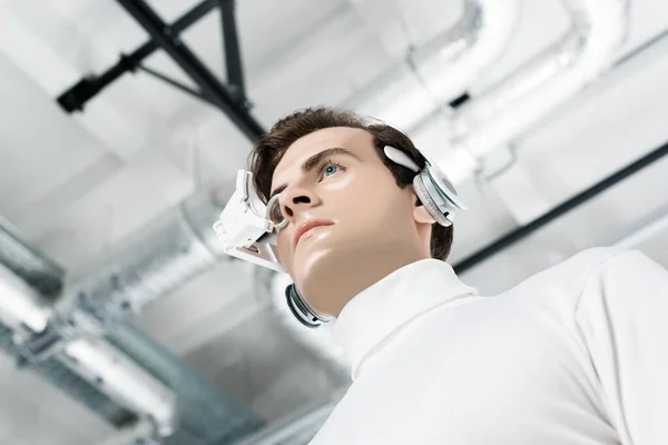 Low Angle View Cyborg Eye Lens Headphones Looking Away — Stock Photo, Image