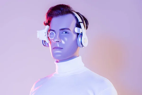 Cyborg Man Headphones Digital Eye Lens Looking Camera Purple Background — Stock Photo, Image