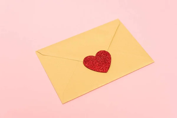 Top View Red Heart Envelope Isolated Pink — Stock Photo, Image