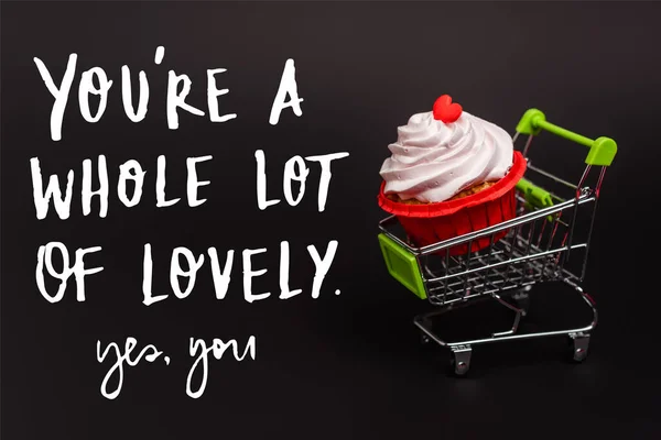 Small Shopping Cart Valentines Cupcake You Whole Lot Lovely Yes — Stock Photo, Image