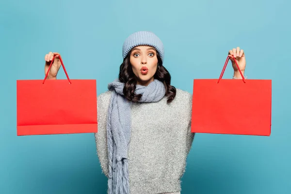 Surprised Young Adult Woman Winter Outfit Showing Shopping Bags While — Stock Photo, Image