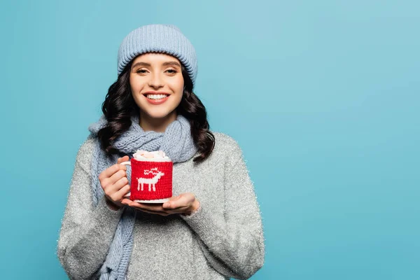 Happy Woman Hat Scarf Looking Camera While Holding Cup Marshmallows — Stock Photo, Image