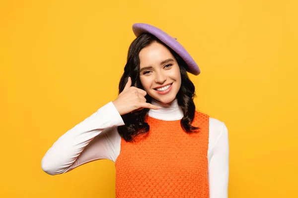 Cheerful Brunette Woman Beret Looking Camera While Showing Call Gesture — Stock Photo, Image
