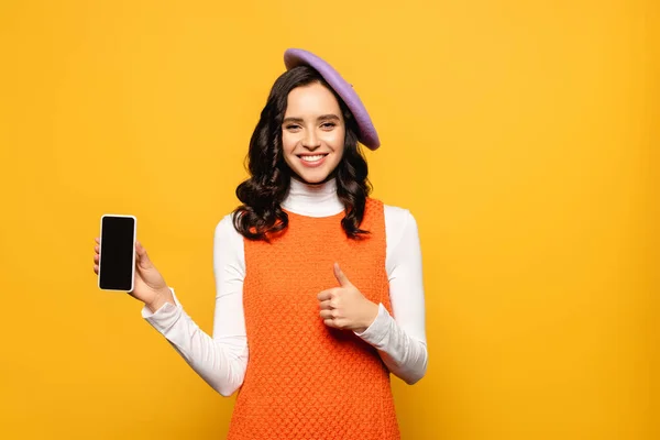 Front View Happy Brunette Woman Beret Showing Thumb While Holding — Stock Photo, Image