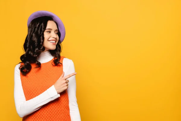 Happy Brunette Woman Beret Looking Away While Pointing Finger Isolated — Stock Photo, Image