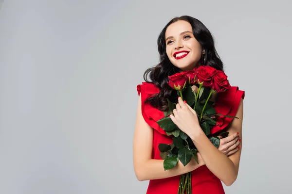 Mujer Complacida Sosteniendo Rosas Aisladas Gris —  Fotos de Stock