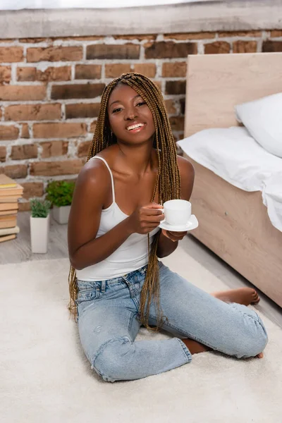 African American Woman Smiling Camera While Holding Cup Coffee Bed — Stock Photo, Image