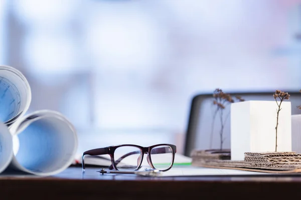 Selective Focus Eyeglasses Rolled Blueprints Desk Office — Stock Photo, Image