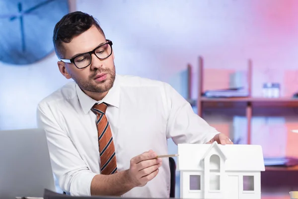 Serious Architect Eyeglasses Pointing Pencil House Maquette — Stock Photo, Image