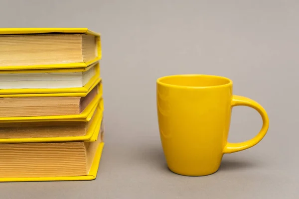 Stack Yellow Notebooks Mug Grey — Stock Photo, Image