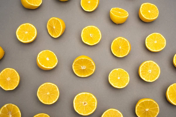 Top View Halves Fresh Ripe Lemons Grey — Stock Photo, Image