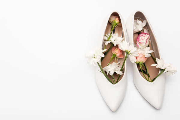 Flores Sapatos Femininos Isolados Branco — Fotografia de Stock