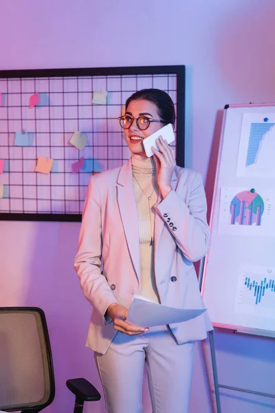 Cheerful Businesswoman Talking Smartphone While Looking Documents Flipchart — Stock Photo, Image